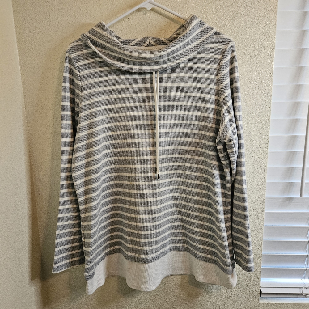 DC&co Elegant Gray and White Striped Women's Turtleneck Sweater Sizs LP